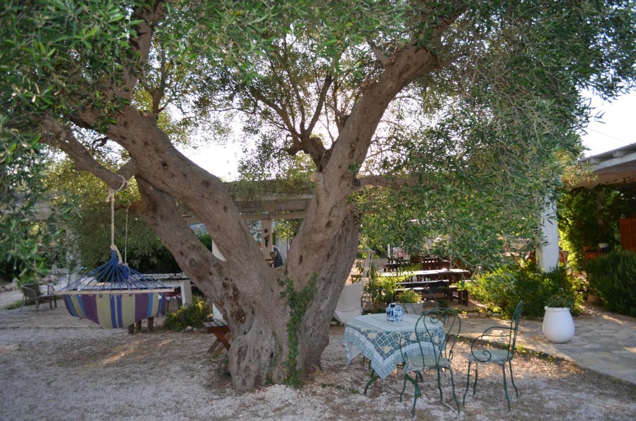 Aparthotel I Trulli Di Acquarossa Cisternino Exterior foto